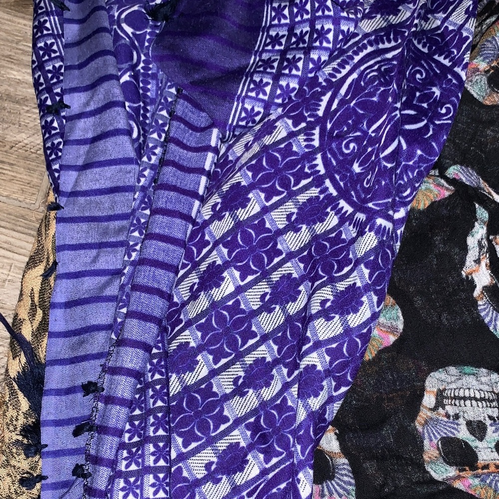 Assorted Patterned Scarves - Picture 8 of 12
